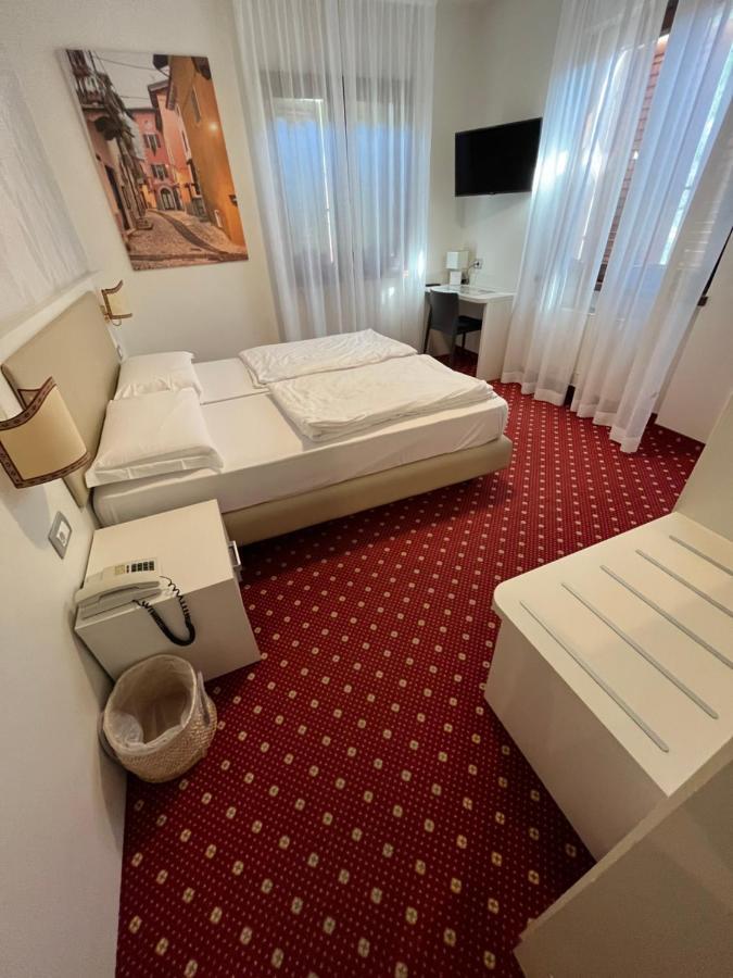 Hotel Nadia 2*